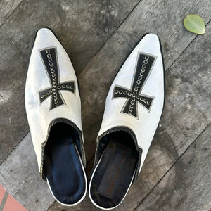 Tres Outlaws white with black Cross Swarovski crystals Pointed Toe mule boot 8.5
